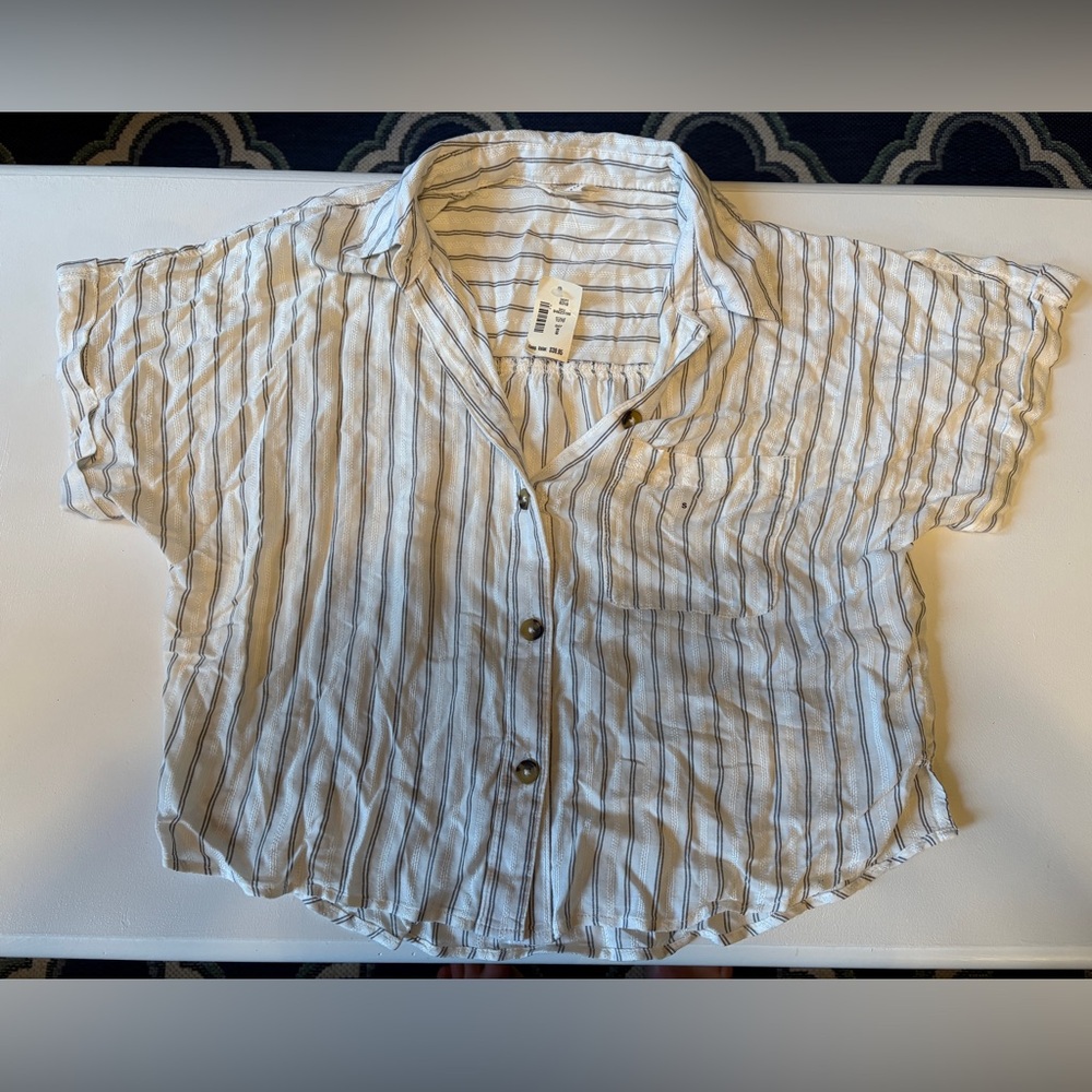 Aeropostale Womens Small Off White and Grey Striped Short Button-Down Shirt